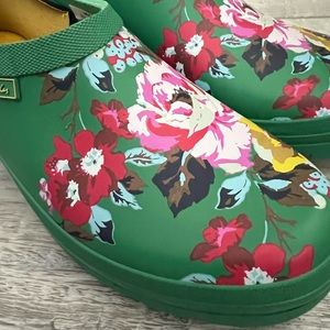 JOULES Pop on low clogs Rain garden rubber shoes. Size 8 EU 39.